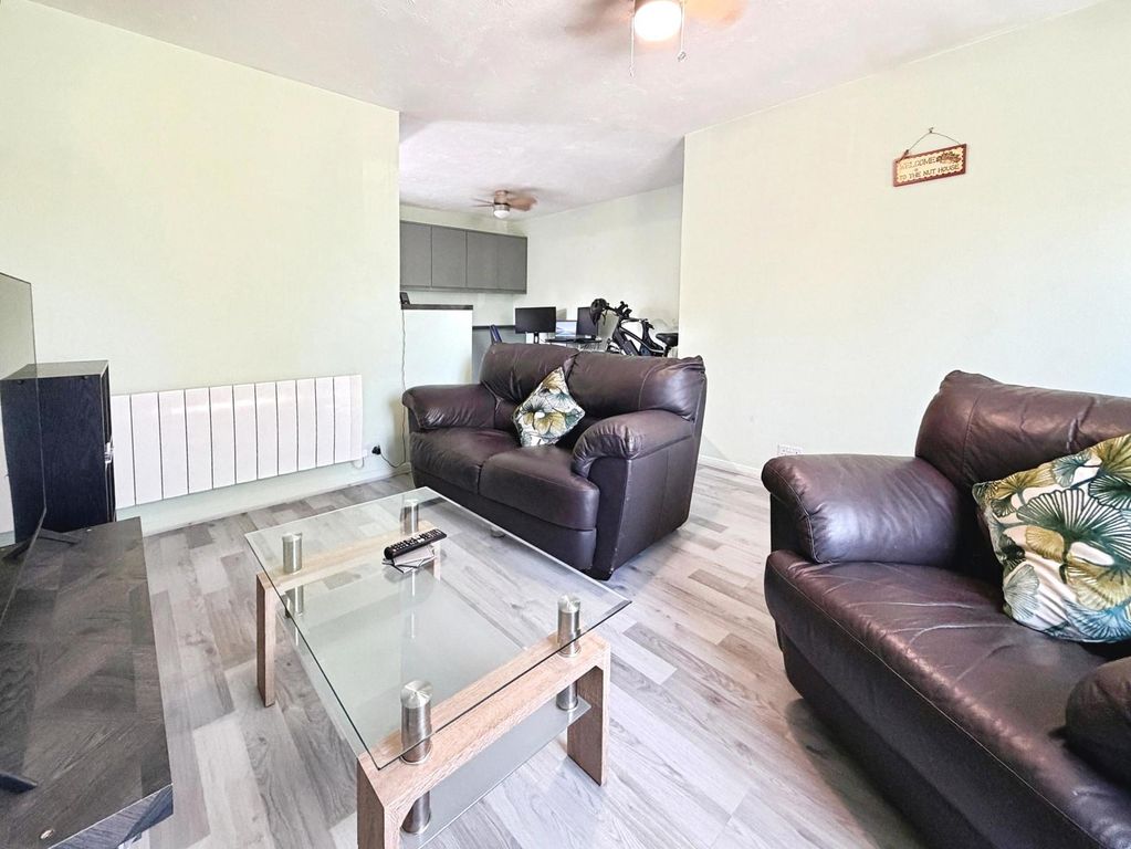 Property photo 3 of 11 Pbox-Img.Jpg