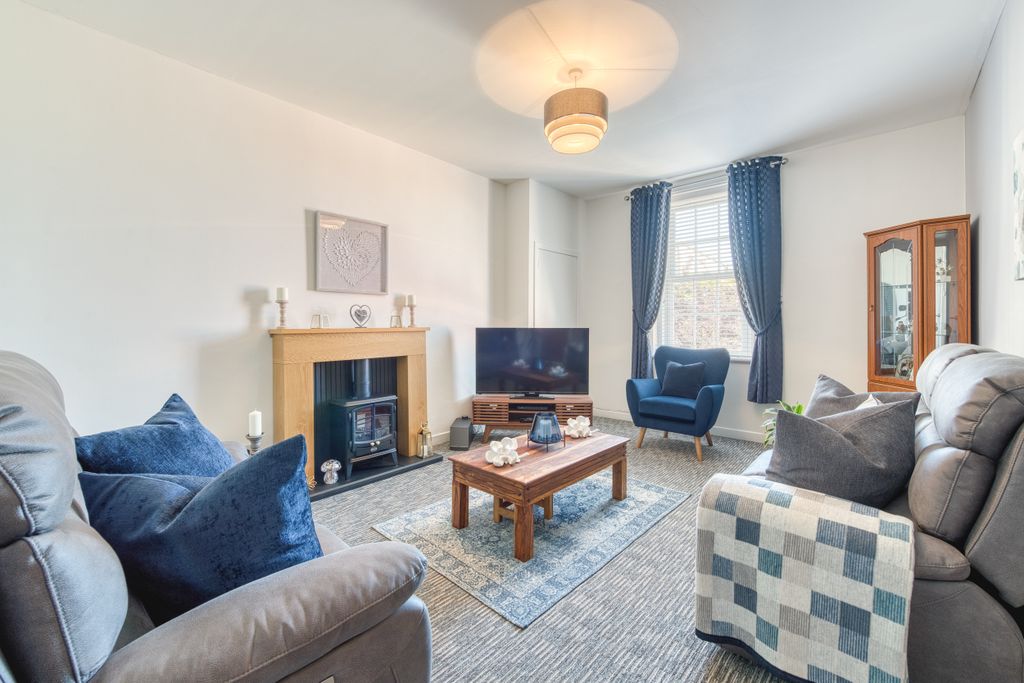 Property photo 2 of 36