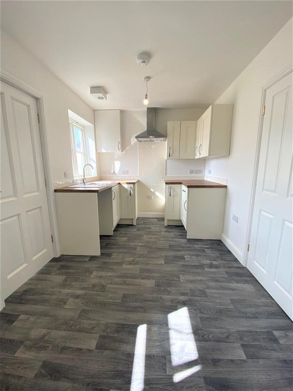 Property photo 2 of 10 Kitchen.Jpg