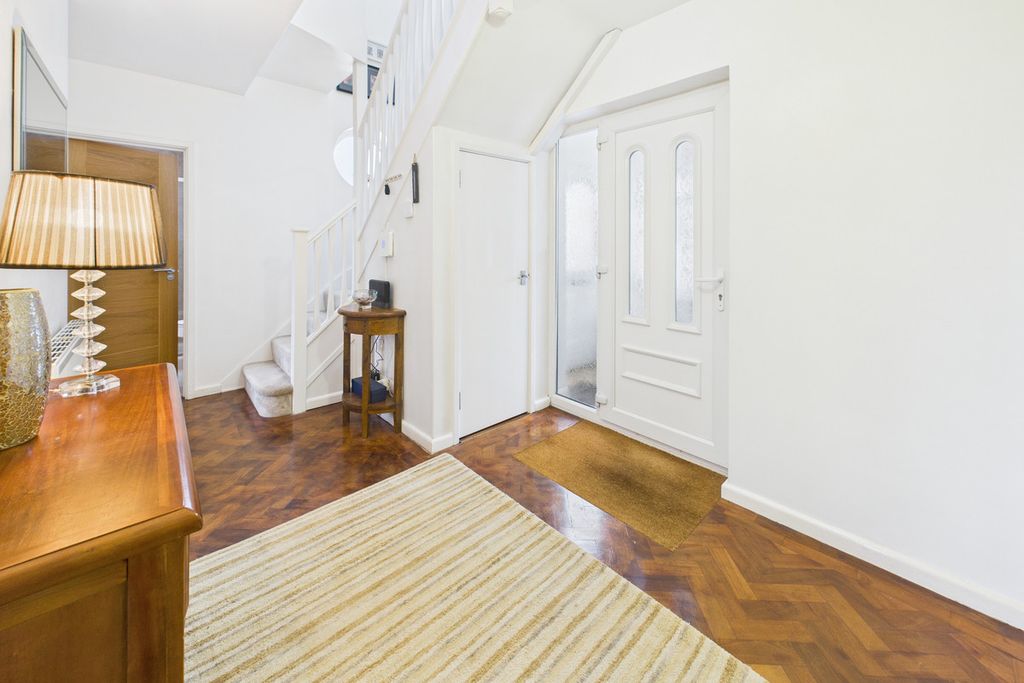 Property photo 3 of 26