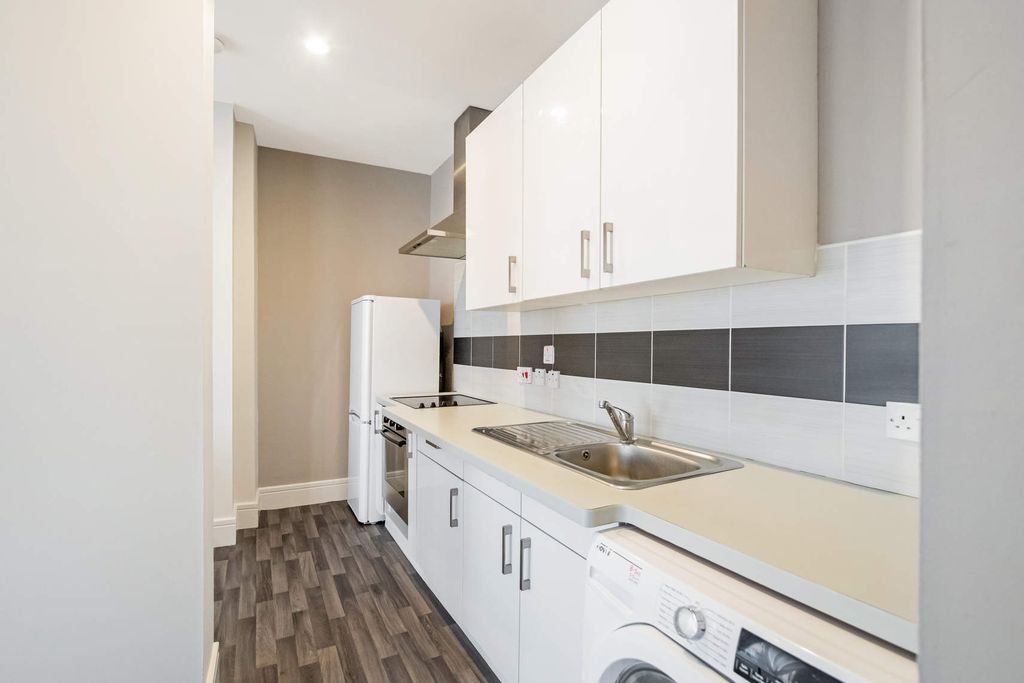 Property photo 3 of 12 Kitchen