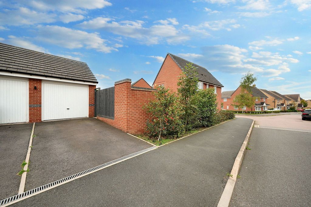 Property photo 2 of 42