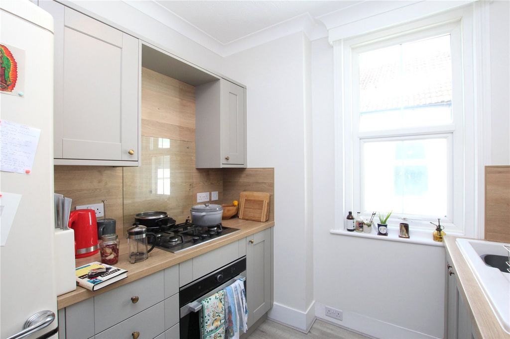 Property photo 2 of 9 Kitchen