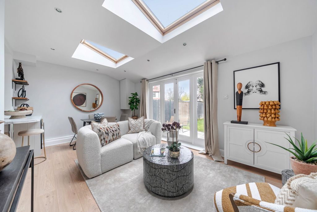 Property photo 1 of 11 1435889-9-69c29F3...