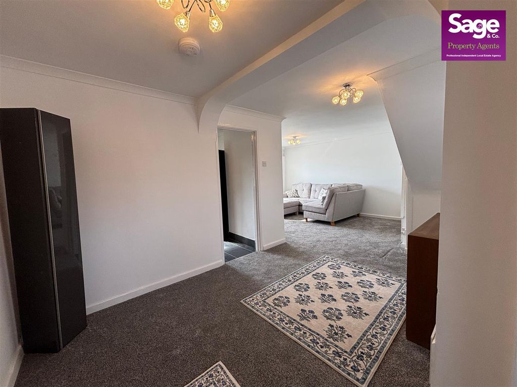 Property photo 3 of 21 i