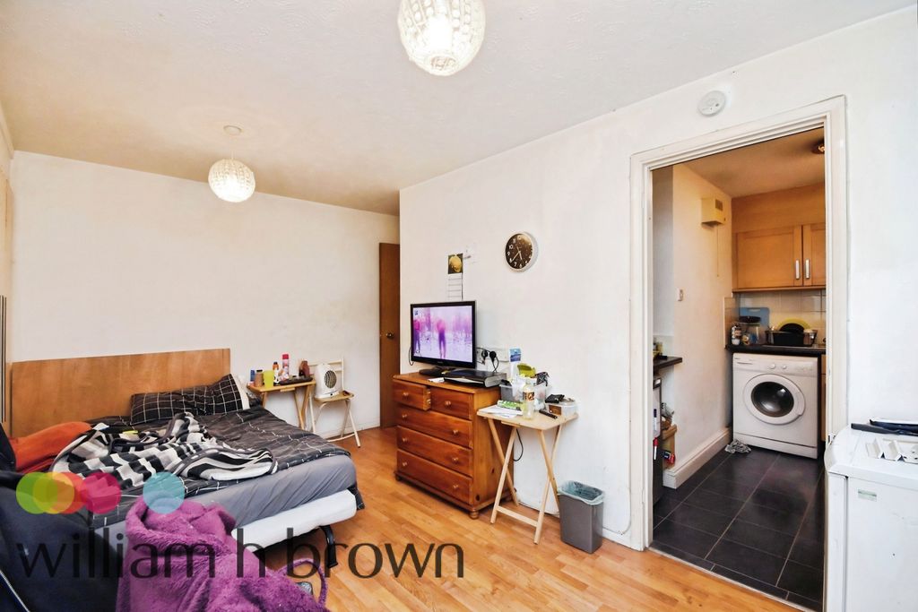 Property photo 2 of 18 Image