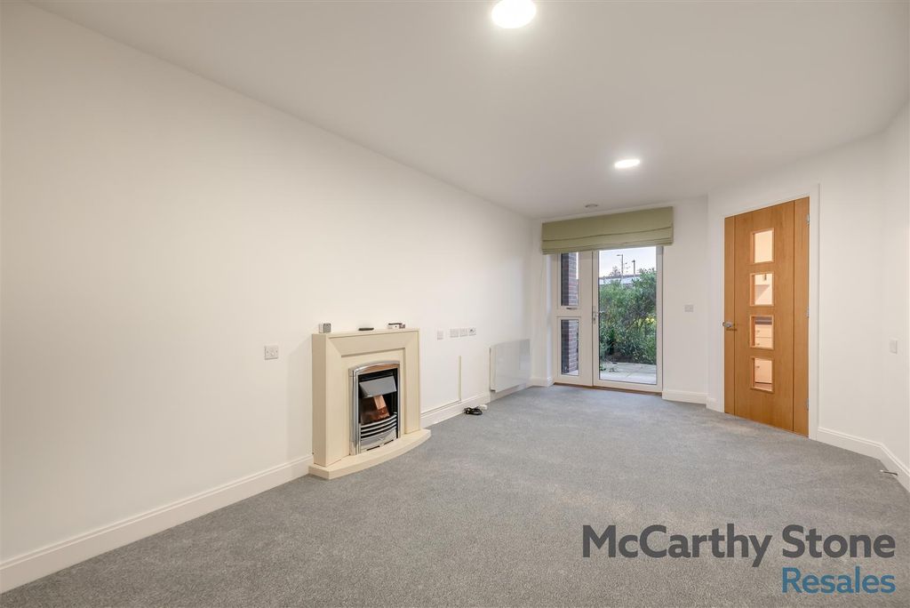 Property photo 2 of 14 8669239-Interior10.Jpg