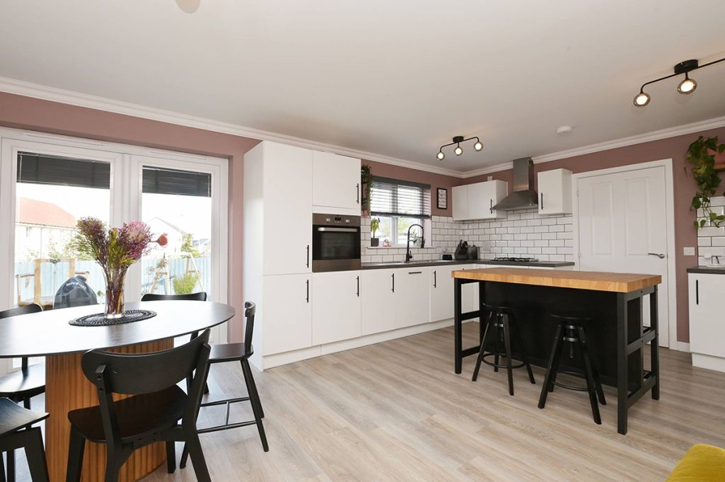 Property photo 2 of 30