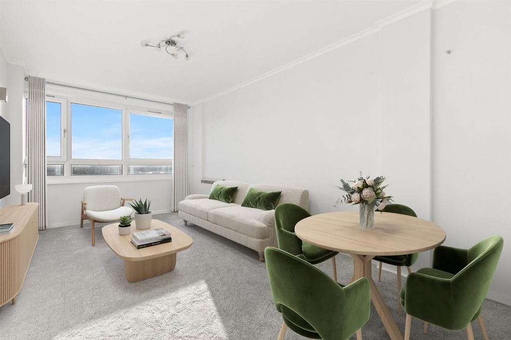 Property photo 1 of 7 Living/Dining Room