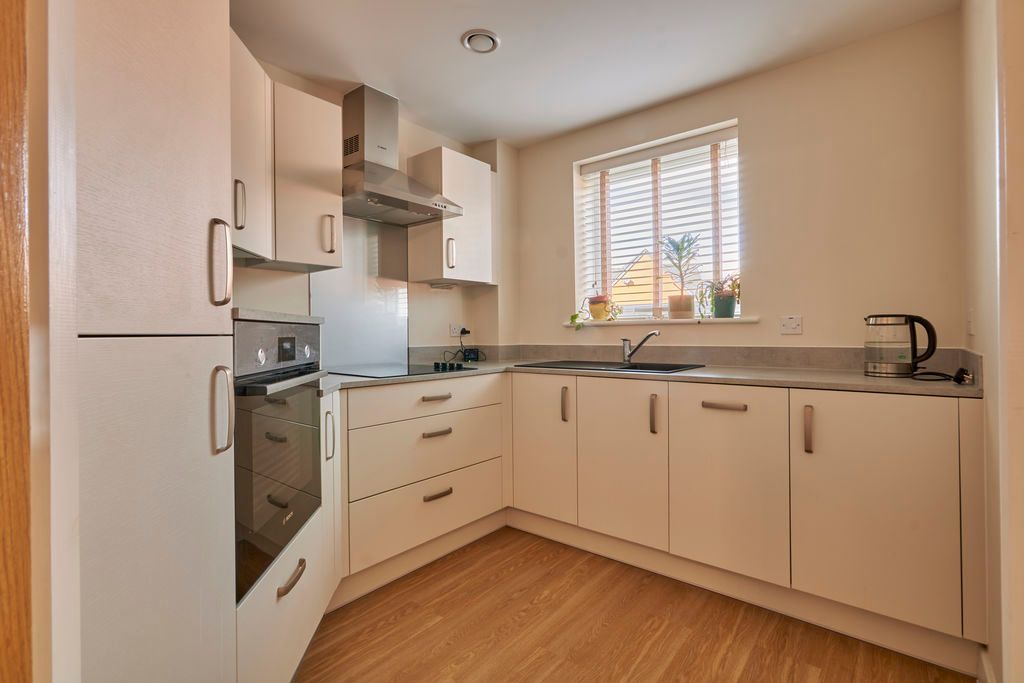 Property photo 2 of 10 Kitchen