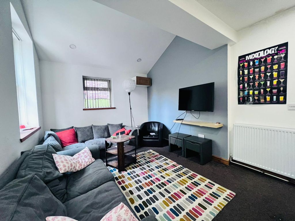 Property photo 2 of 22