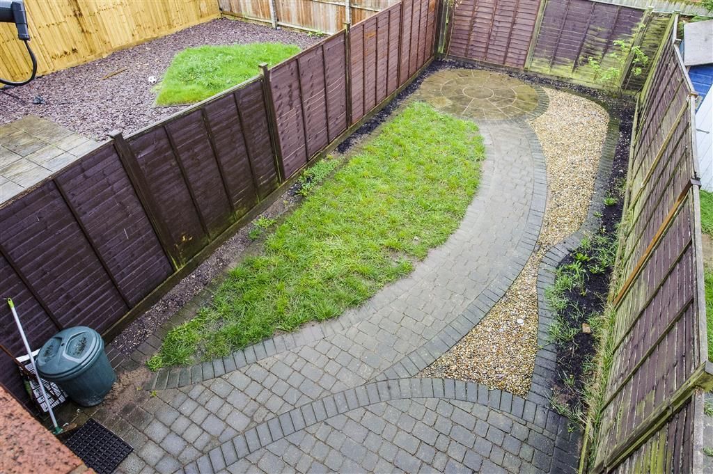 Property photo 2 of 8 Garden