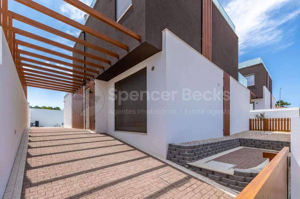 Property photo 2 of 35