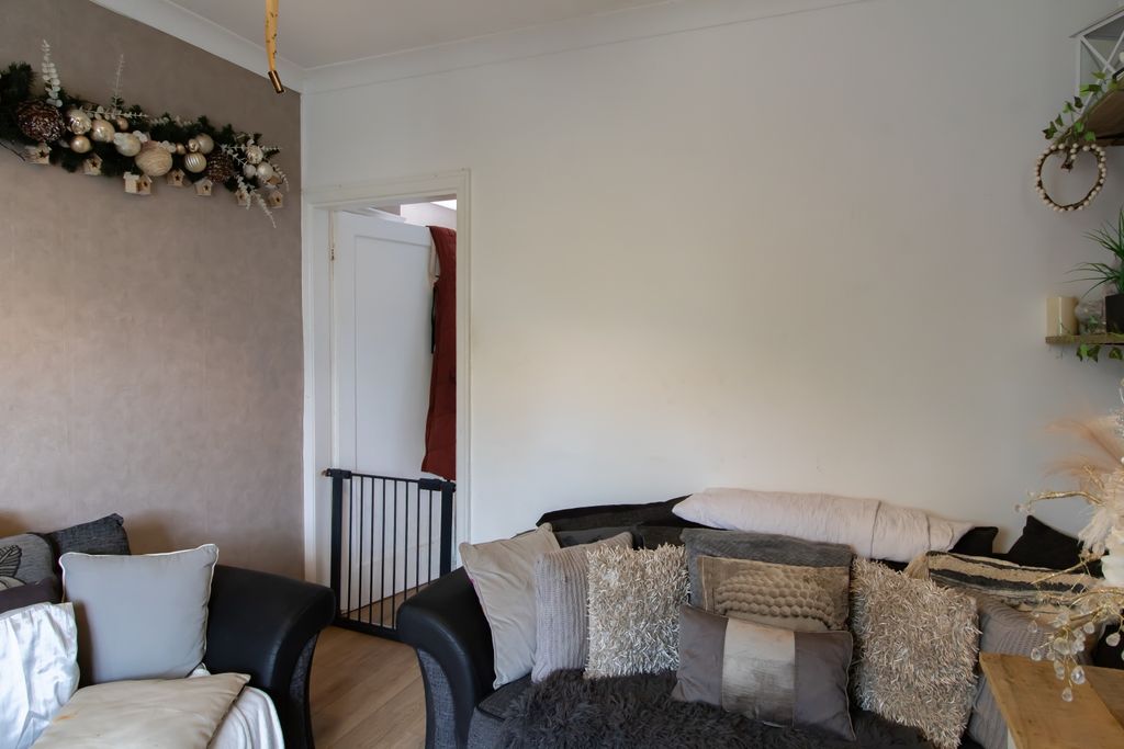 Property photo 3 of 19 Image 2