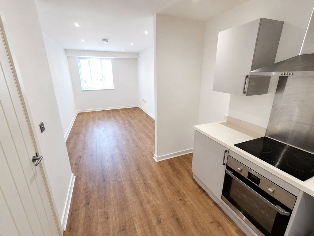 Property photo 2 of 10 Kitchen/Lounge