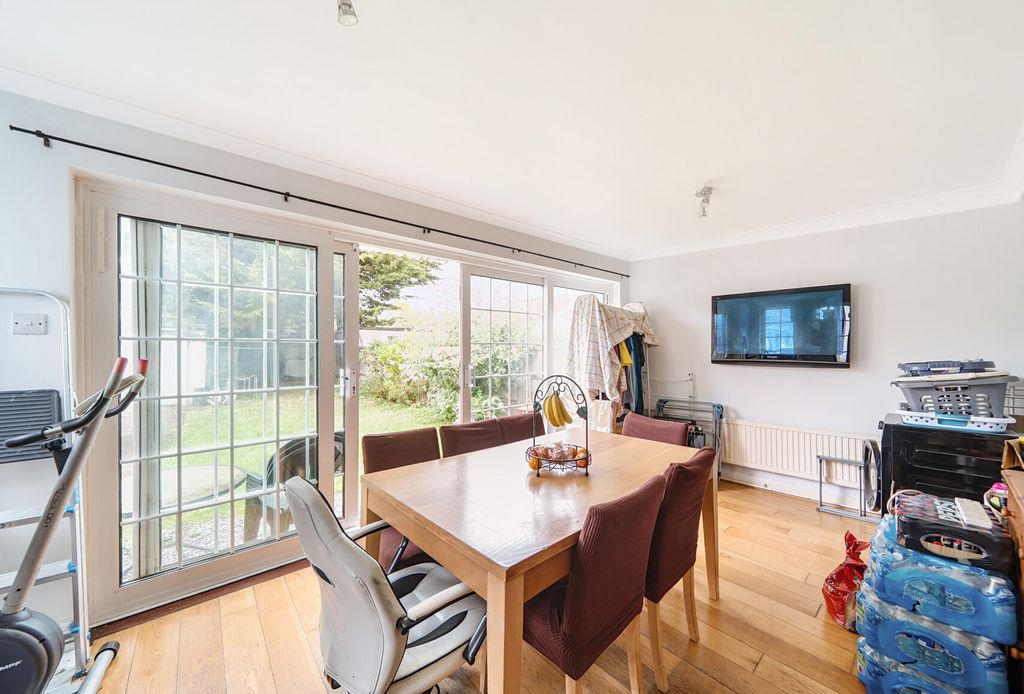 Property photo 3 of 14 1330703-19-688B41...