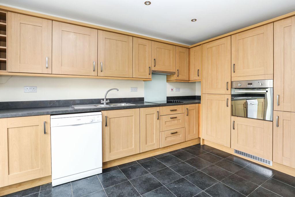 Property photo 2 of 8 Kitchen