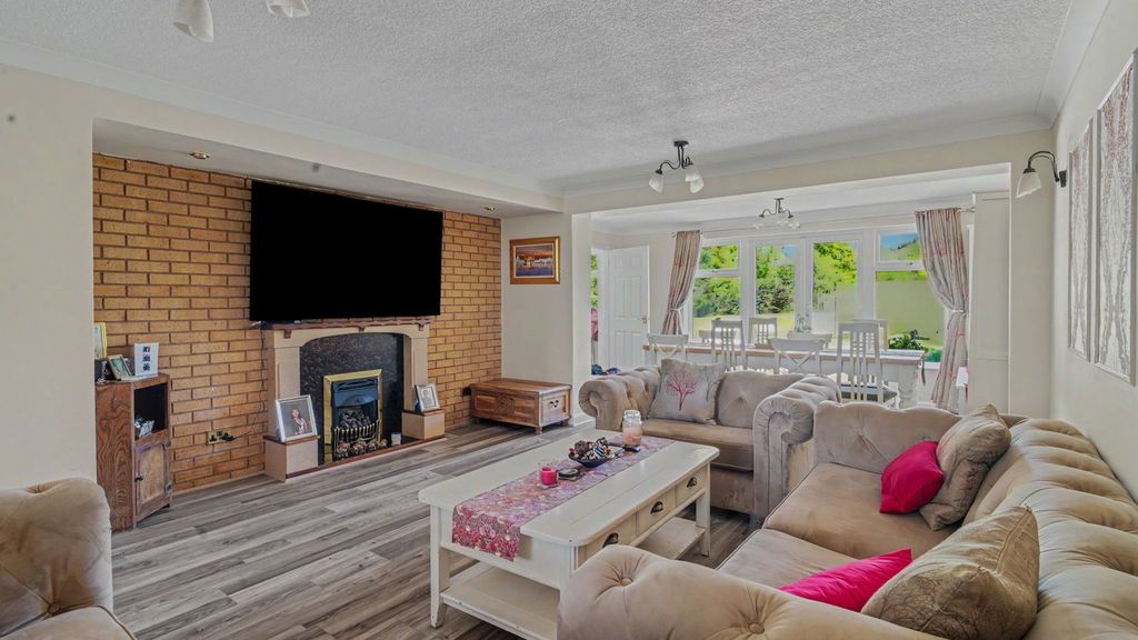 Property photo 3 of 25