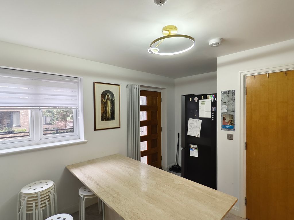 Property photo 2 of 37