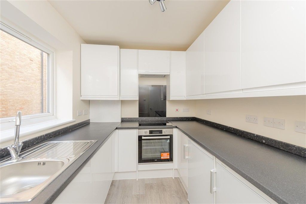 Property photo 2 of 7 Kitchen
