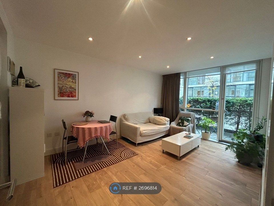 Property photo 1 of 18 Lounge