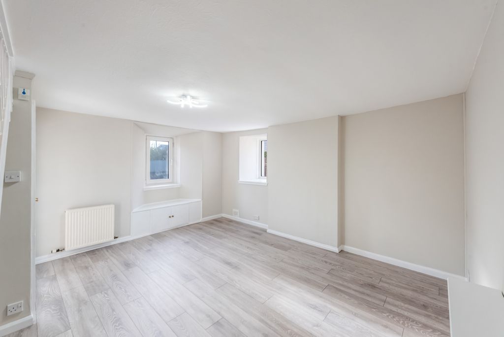 Property photo 2 of 25