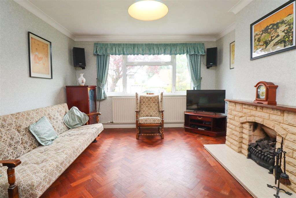 Property photo 3 of 20 Living Room