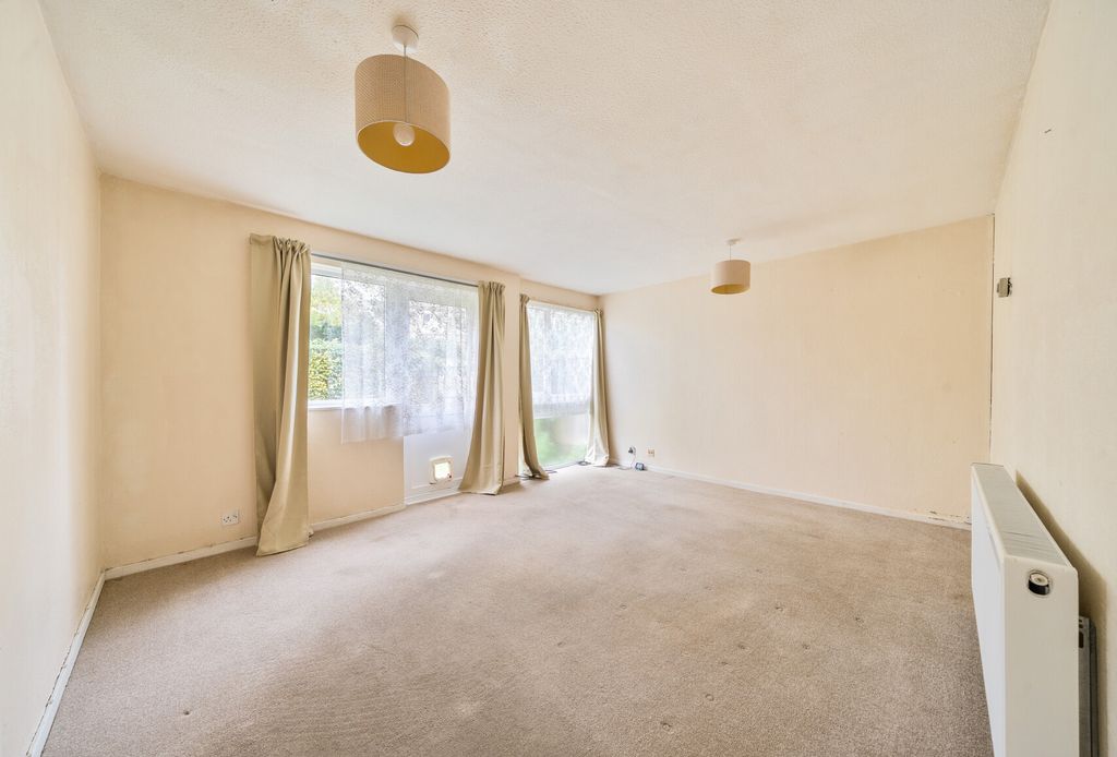 Property photo 2 of 14 Sitting Room