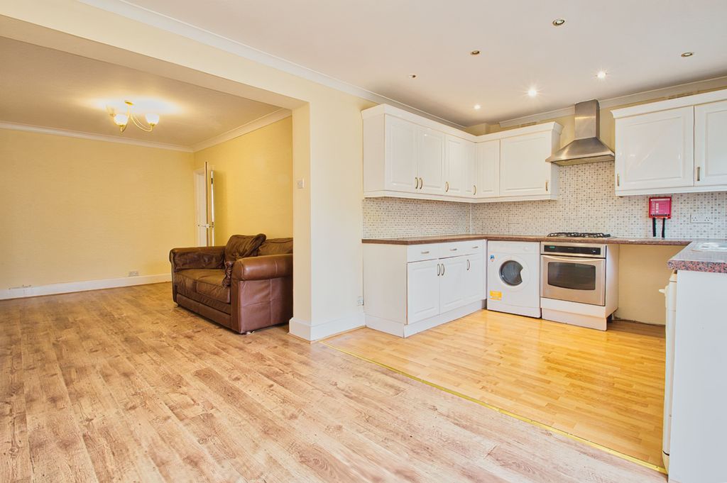 Property photo 1 of 17 4 Bed Semi-Detached House To Rent Toorak Road, Harrow Ha3