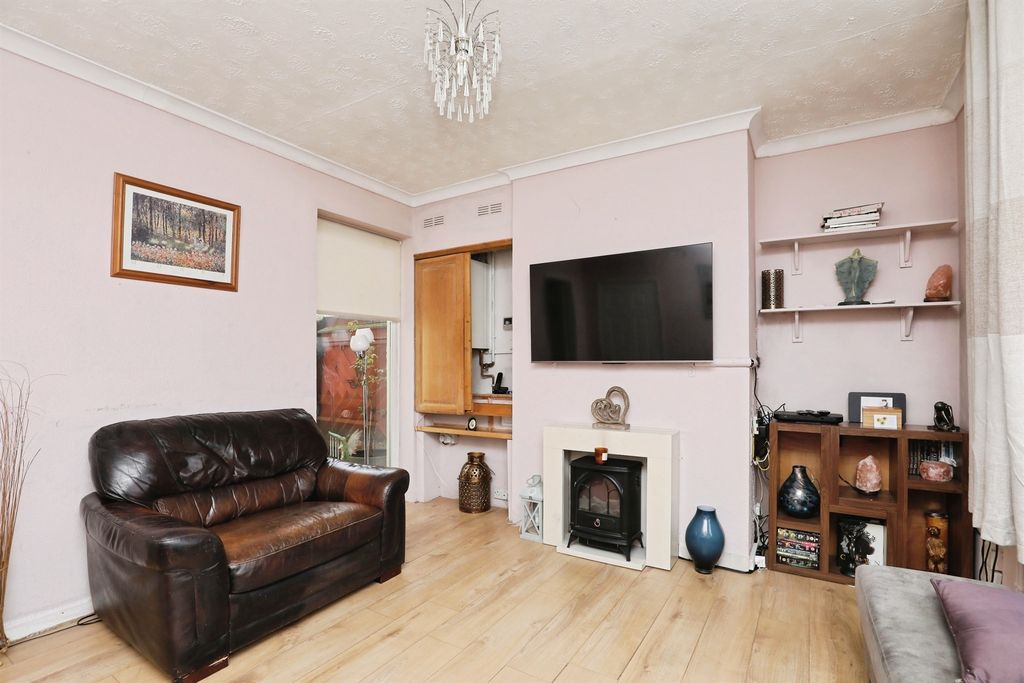 Property photo 3 of 17