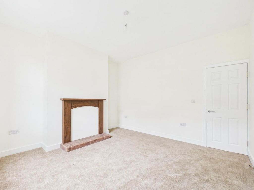 Property photo 3 of 15 Cam01268G0-Pr0523-Still009.Jpg