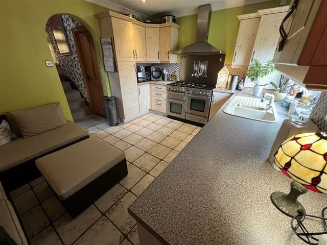 Property photo 3 of 12 Kitchen
