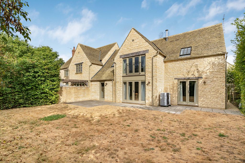 Property photo 1 of 31