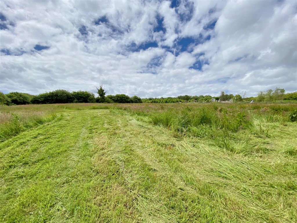 Property photo 3 of 36 08153920-0321-4A01-9253-B65Abda05692.Jpg