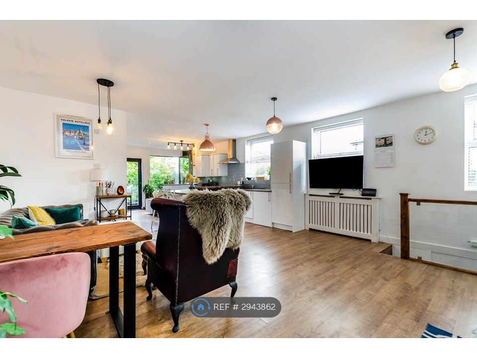 Property photo 2 of 31