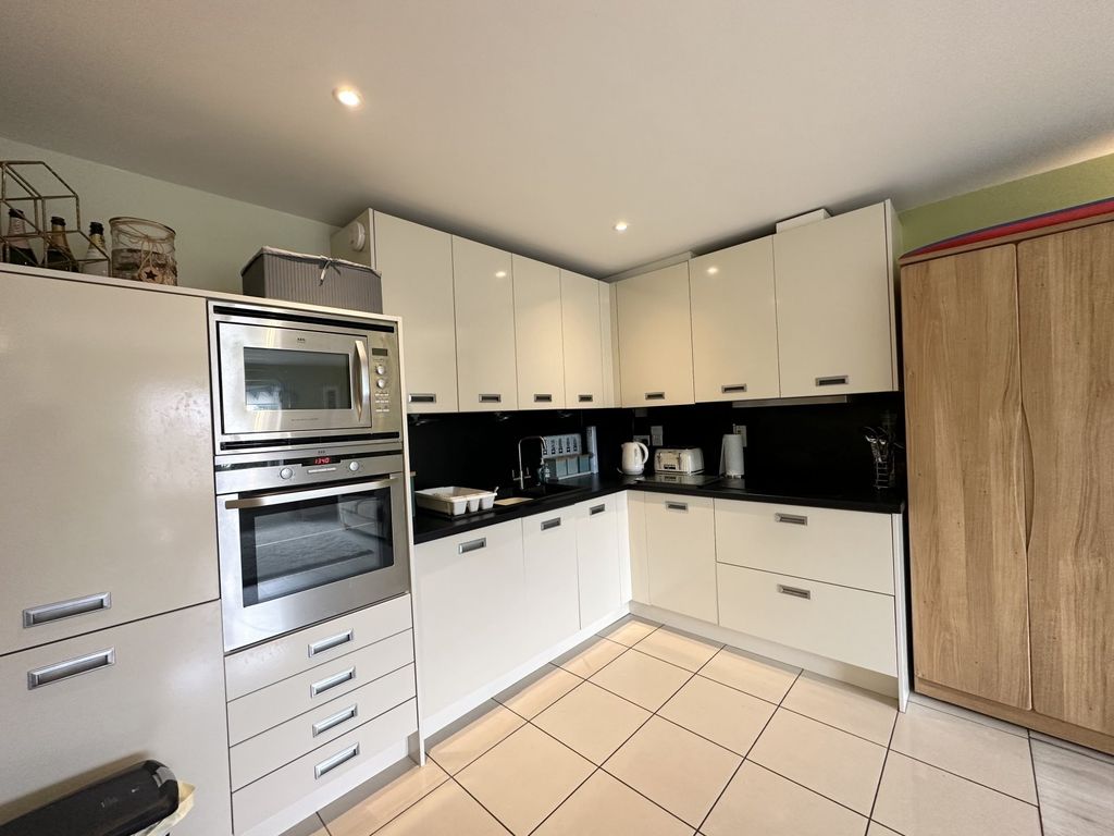 Property photo 3 of 6 Picture No. 02