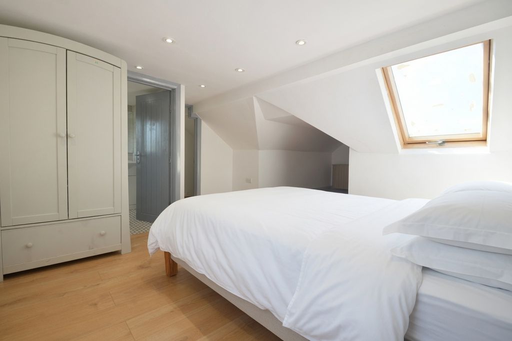 Property photo 2 of 16 J1Yks
