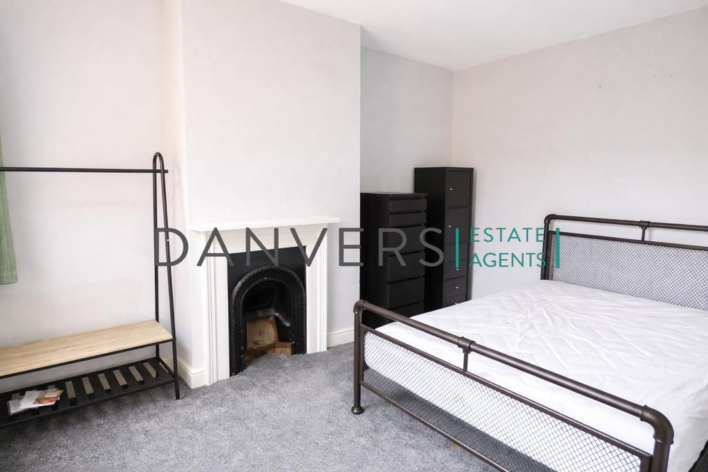Property photo 2 of 5 Bed 2.Jpg