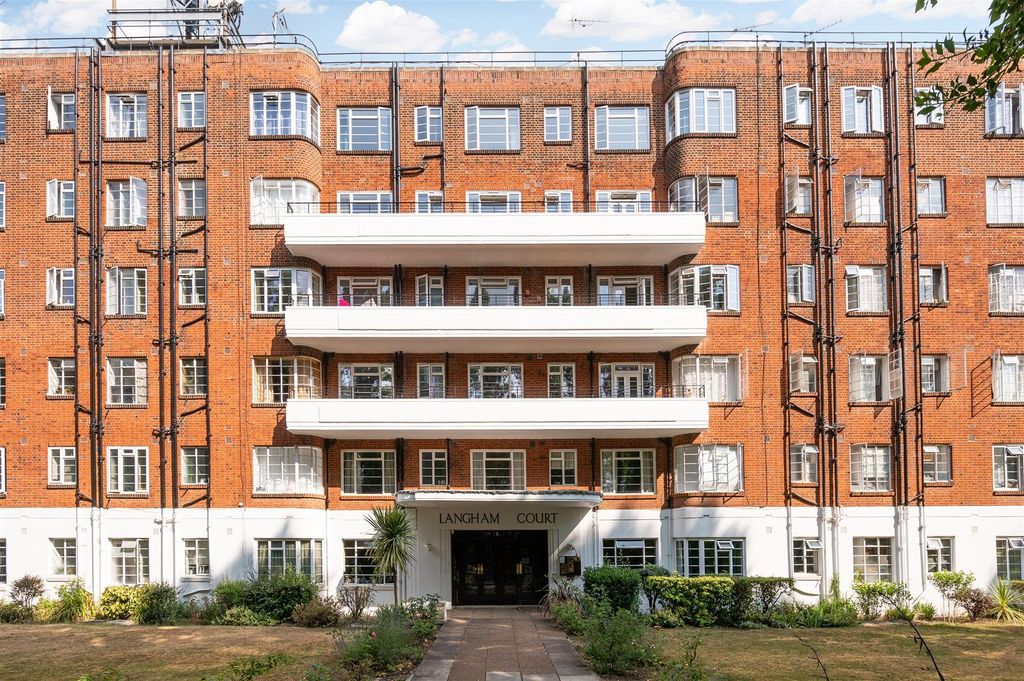 Property photo 2 of 9 Langham Court
