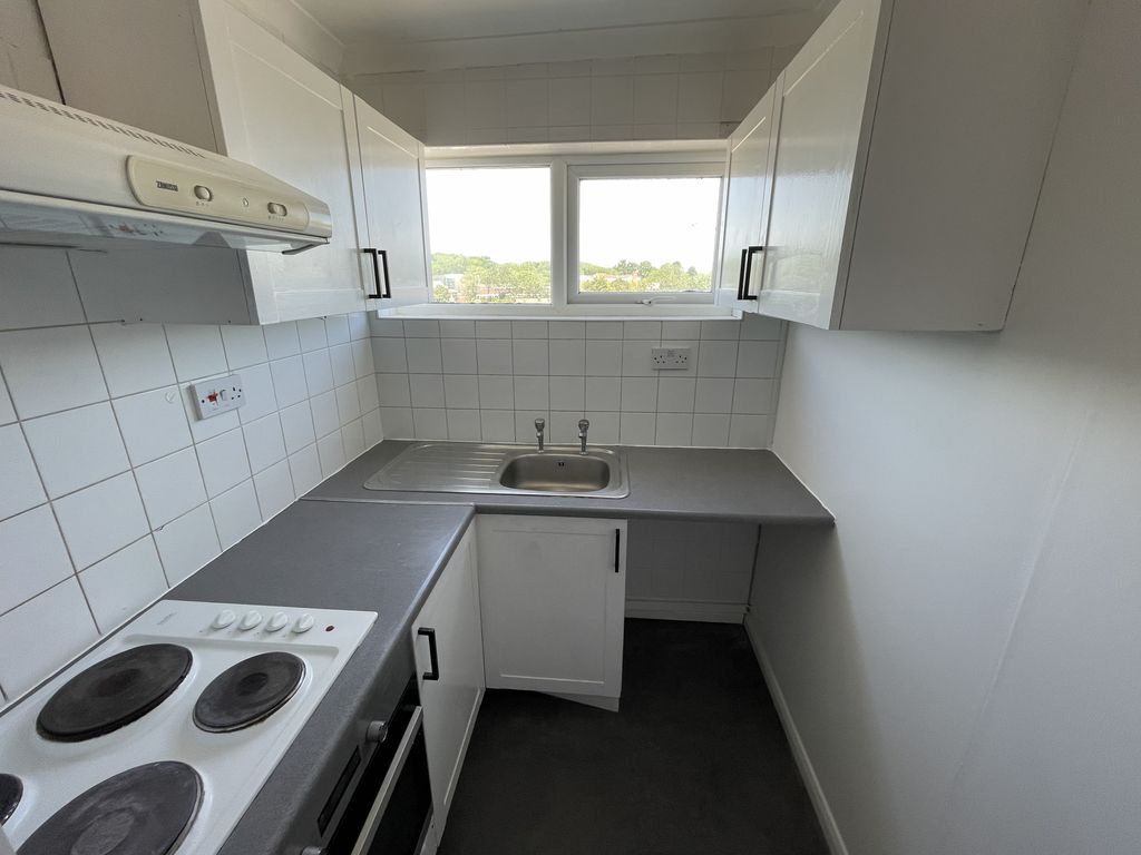 Property photo 3 of 6 Kitchen