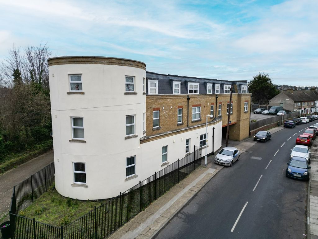 Property photo 1 of 10 3870003