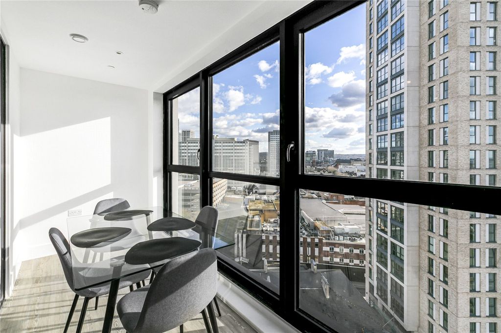Property photo 3 of 29 Sky Garden