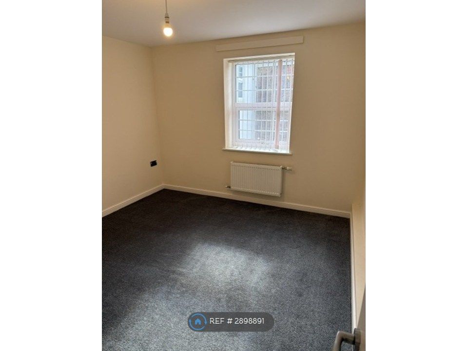 Property photo 3 of 5 Bedroom