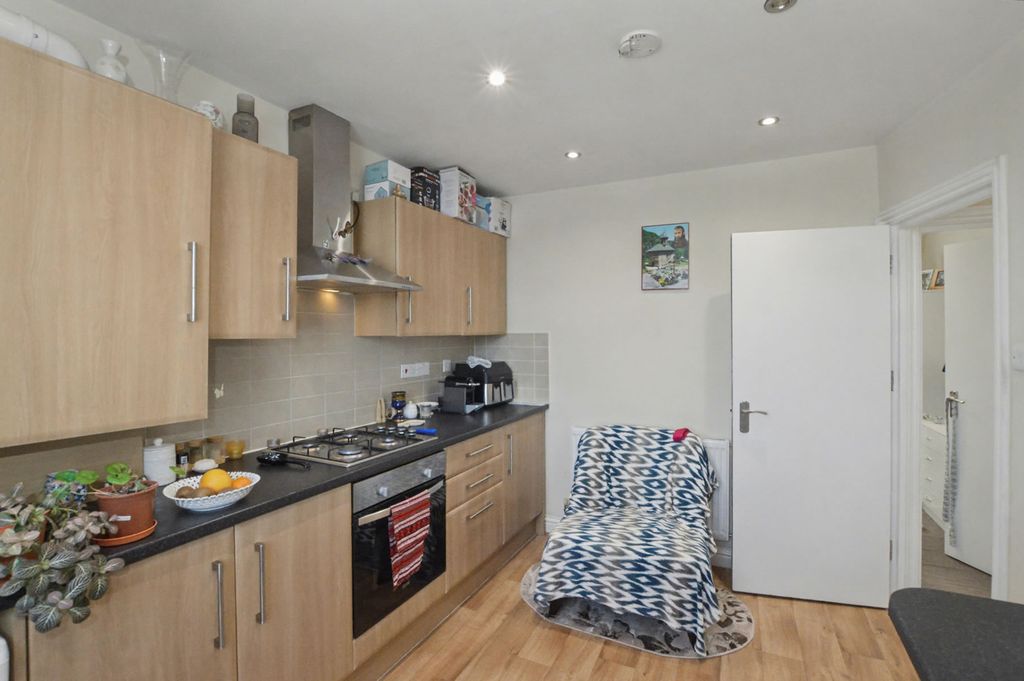 Property photo 2 of 13 Stationrd957520260427083502_Dsc_0920_Wx1O7.Jpg