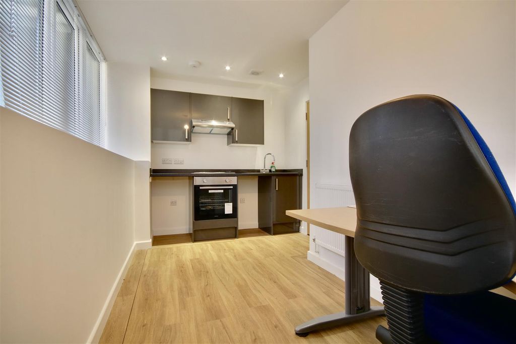 Property photo 1 of 10 F141Bd32-Db97-47F6-8551-8787B316C4B6_1_201_A.Jpeg