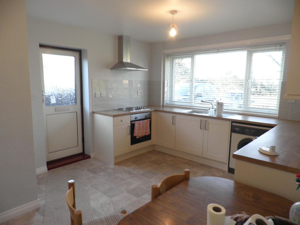 Property photo 2 of 6 Kitchen