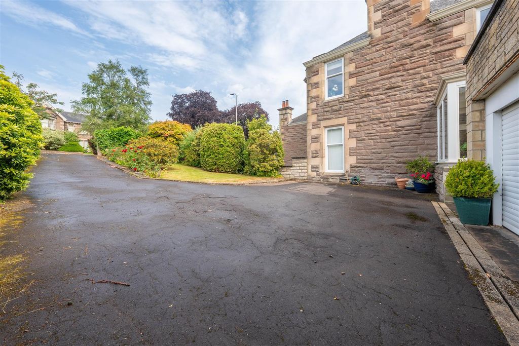 Additional image 46 of 4 bed flat for saleGlasgow Road, Perth PH2
