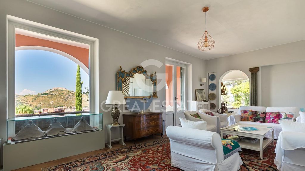 Property photo 2 of 38 Interiors