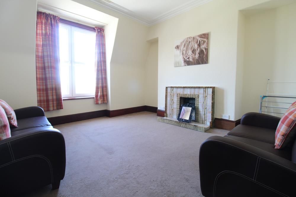 Property photo 2 of 8 Lounge