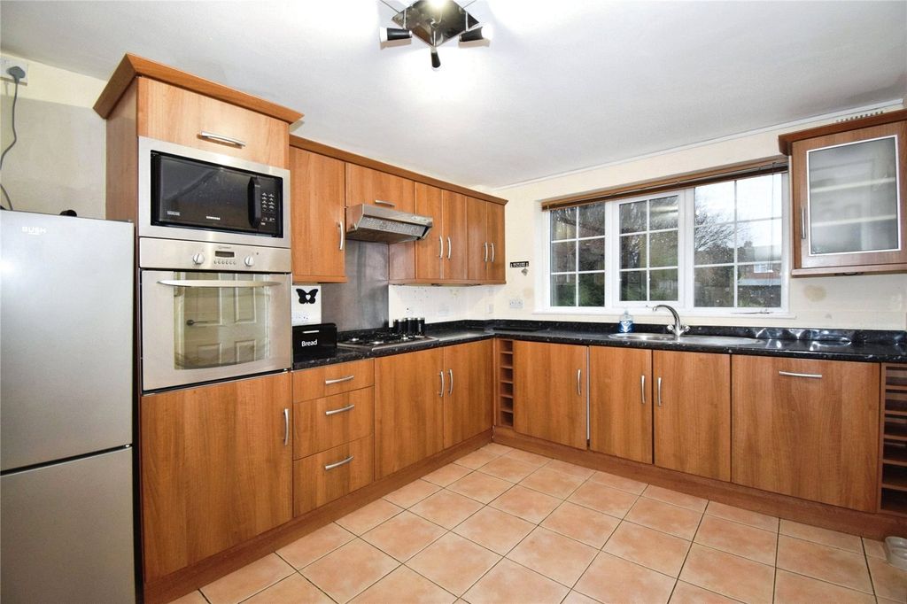 Property photo 2 of 18 Kitchen